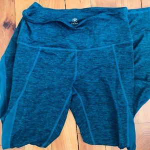 Green Gaiam Leggings ❗️❗️3/$25